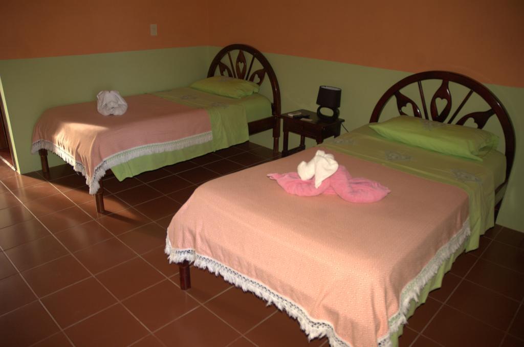 Hostal La Isla Del Descanso Puerto Villamil Exterior foto