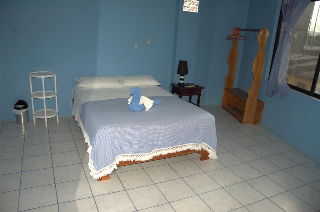 Hostal La Isla Del Descanso Puerto Villamil Exterior foto