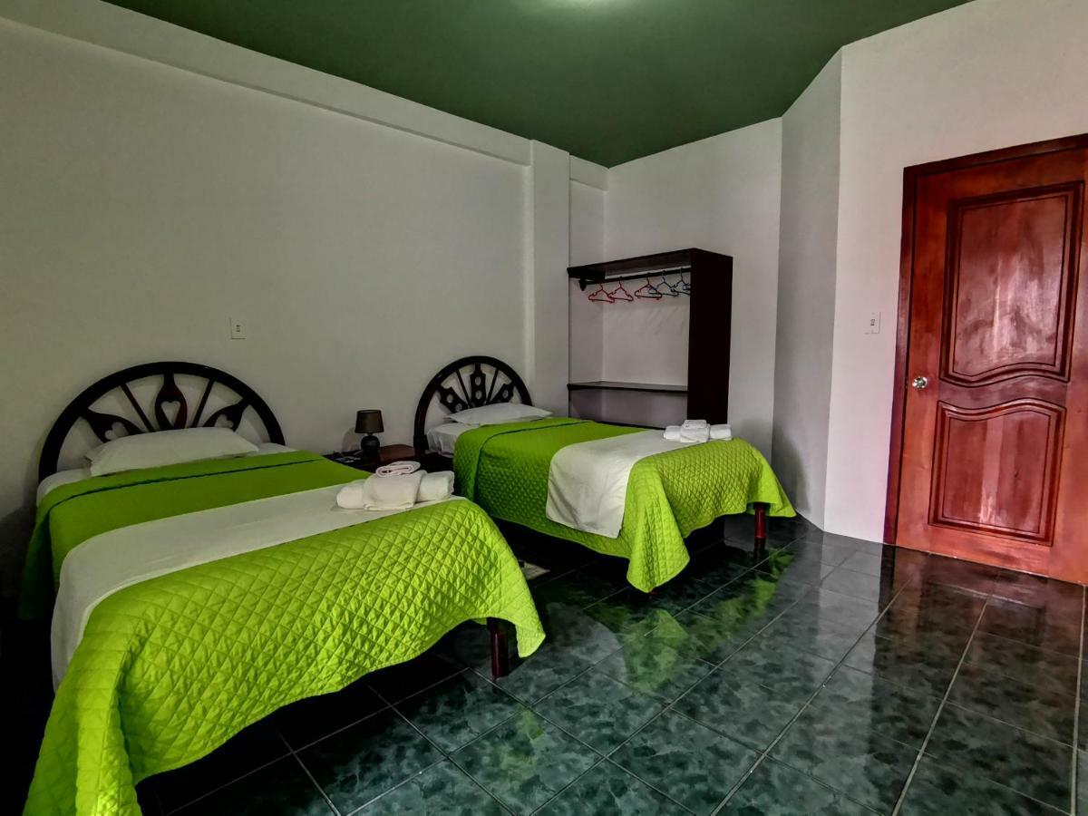 Hostal La Isla Del Descanso Puerto Villamil Exterior foto