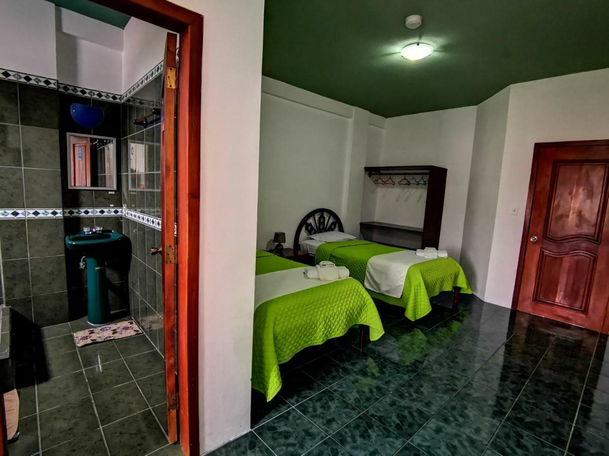 Hostal La Isla Del Descanso Puerto Villamil Exterior foto
